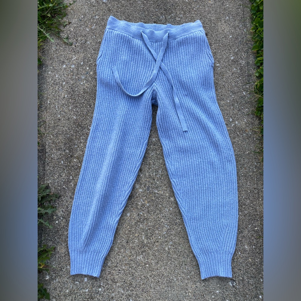 Universal Threads size M sweater sweat pants
